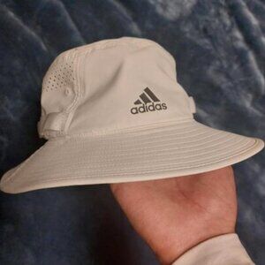 🆕Adidas Men White/Onix Grey/4.0 100% Polyester Victory Athletic Bucket Hat